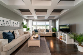 Amazing Luxe Home, AC, HUGE Yard, FirePit, Pet Friendly, Sleeps 10!